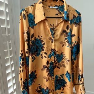 Zara - Beautiful Satin Shirt. Size S.